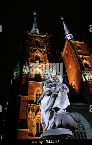 Saint Marie avec l'enfant Jésus et la Cathédrale St Johns Babtist Banque D'Images