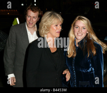 Camilla Parker Bowles avec fils Tom Parker Bowles et sa fille Laura arrivant à salles pour fête de lancement du nouveau livre Toms Banque D'Images