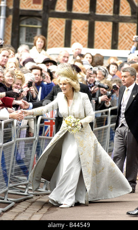 S.a.r. le Prince Charles de galles et de Camilla Parker Bowles Avril 2005 au château de Windsor après avoir quitté la chapelle publique Banque D'Images