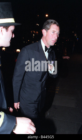 Le Prince Charles arrive au Ritz pour son dîner avec Camilla Parker Bowles Octobre 1995 Banque D'Images