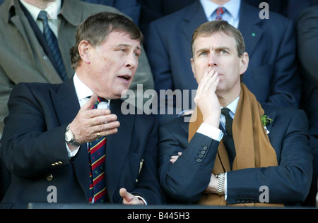 Prince Andrew visite l'Irlande du Nord Mars 2003 Kelly Wilson Président de la Direction générale de l'Ulster avec l'IRFU Prince Andrew Banque D'Images