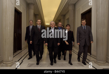 Le premier ministre Tony Blair de novembre 2002 couloirs du pouvoir, Tony Blair, promenades à travers le Parlement polonais polonais avec bâtiment H Banque D'Images