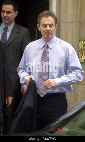 Tony Blair PM Novembre 2002 Le Premier ministre sur la photo de quitter Downing Street No 10 Banque D'Images