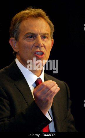 Tony Blair donnant discours lors de la conférence du parti travailliste à Bournemouth en septembre 2003 Banque D'Images