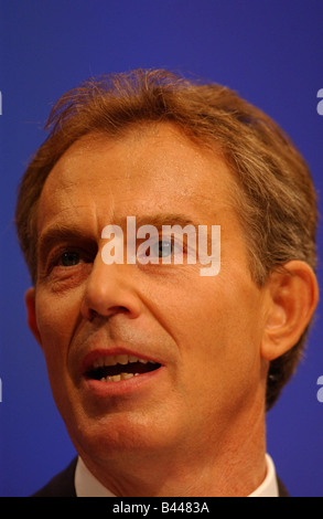 Tony Blair donnant discours lors de la conférence du parti travailliste à Bournemouth en septembre 2003 Banque D'Images