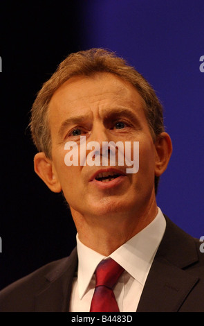 Tony Blair donnant discours lors de la conférence du parti travailliste à Bournemouth en septembre 2003 Banque D'Images