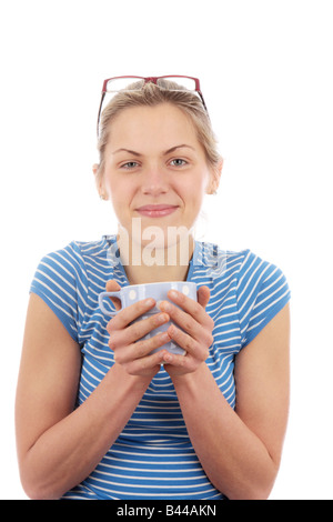 Young Woman Holding tasse de chocolat chaud sorti du modèle Banque D'Images