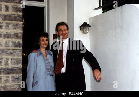 Tony Blair, chef du parti travailliste avec son épouse Cherie Blair Banque D'Images