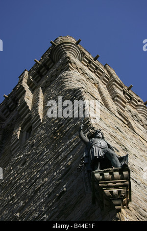 Ville de Stirling, Écosse. Le John Thomas Rochead conçu Monument National à Wallace, sur le sommet de l'Abbey Craig. Banque D'Images