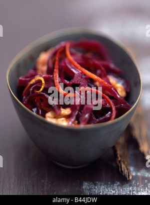 Salade de chou rouge et noyer Banque D'Images