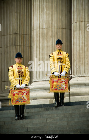 Les trompettistes de la Life Guards en robe de l'État Banque D'Images