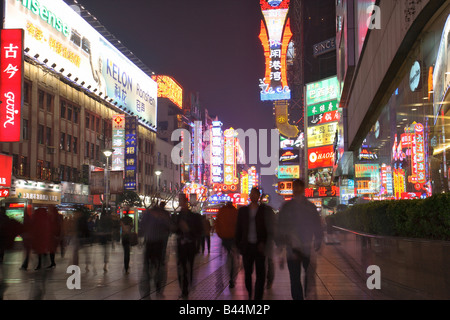 La nuit à Nanjing Road, Shanghai, Chine Banque D'Images