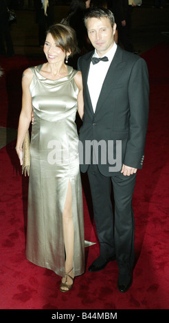 L'acteur Mads Mikkelsen et épouse Hanne Jacobsen poser pour les photographes world première du dernier film de James Bond Casino Royale Banque D'Images