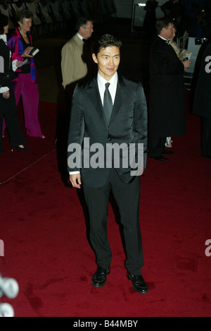 Rick Yune arrive pour la première du dernier film de James Bond Casino Royale au cinéma Odeon à Leicester Square Banque D'Images