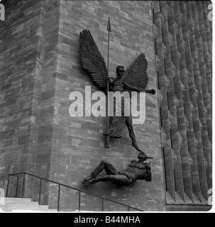 La cathédrale de Coventry Mai 1961 Banque D'Images