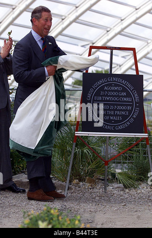 Le Prince Charles au Jardin Botanique National du Pays de Galles juillet 2000 qu'il a ouvert comme officiel Partron West Wales Banque D'Images