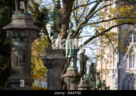 Jardins publics de la Place du Petit Sablon dans le quartier haut de gamme et raffiné quartier du Sablon à Bruxelles, capitale de Belgique Banque D'Images