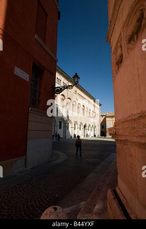 Voir l'encadré de l'archevêché sur bâtiment dans la piazza del Duomo (place du Dôme) à Parme, Emilie-Romagne, Italie Banque D'Images