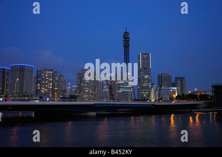 Vue de la mer sur la borne basse Pont Ohashi, Yokohama Minato Mirai 21 (JP) Banque D'Images