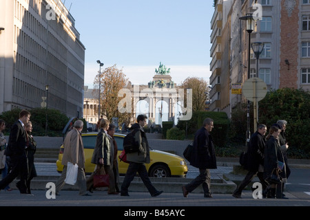 Passage pour piétons au rond-point Schuman dans le quartier européen de Bruxelles, Belgique Banque D'Images