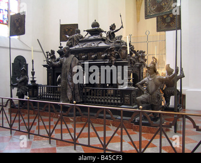 Géographie / voyage, Allemagne, Bavaria, Munich, églises, l'église Notre-Dame, vue de l'intérieur, et la splendeur du monument monument pour l'empereur bavarois Ludwig (1282 - 1347), l'église St Mary, tombe, duc de Bavière, roi allemand, empereur romain, beaux-arts, cathédrale, de style gothique, historique, historique, ancienne, sculpture, chevalier, lance l'attache, porte-drapeau, drapeaux, Wittelsbach, , géographie / billet, l'Allemagne, l'Additional-Rights Clearance-Info-Not-Available- Banque D'Images