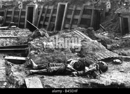 Événements, première Guerre mondiale / première Guerre mondiale, front occidental, offensive du printemps allemand 1918, mort soldat portugais dans un endroit agité près d'Aubers, France, avril 1918, Banque D'Images