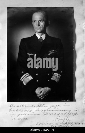 Dönitz, Karl, 16.9.1891 - 24.12.1980, amiral allemand, Commandant des Sous-Marins 17.10.1939 - 30.1.1943, demi-longueur, photographie avec dévouement, 3.11.1942, marine, seconde Guerre mondiale, seconde Guerre mondiale, Allemagne, guerre navale, Third Reich, uniforme, XXe siècle, Donitz, Doenitz, Banque D'Images