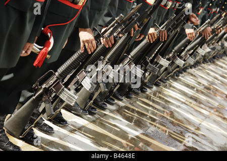 Soldats népalais de la Garde présidentielle à Durbar Square de Katmandou au cours de l'Indra Jatra festival Banque D'Images