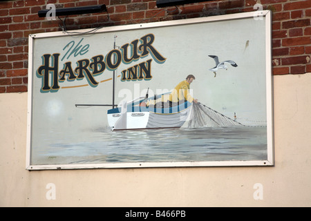 Enseigne de pub pour l'Harbour Inn Port de Southwold, Suffolk, Angleterre Banque D'Images