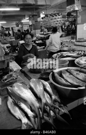 À l'intérieur de Denpasar, poisson frais et fruits du marché( pasar badung) , denpasar , île de Bali , Indonésie Banque D'Images