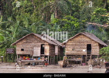 Le village en bois moken gitans de la mer de la mer d'Andaman en Thaïlande l'île de Ko Surin Banque D'Images