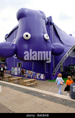 Edinburgh Fringe Festival , entrée de l'Udderbelly marquee Theatre Banque D'Images