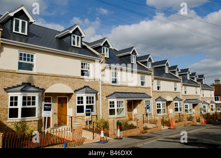 Maisons nouvellement construites, l'approche de la Station, Sternfield, Suffolk, UK. Banque D'Images