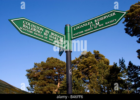 La signalisation des promenades autour du réservoir de Glencorse, Midlothian, Édimbourg, Écosse Banque D'Images