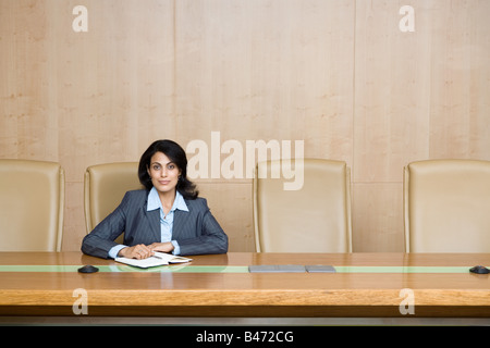 Indian businesswoman dans une salle de conférence Banque D'Images