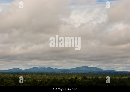 Damrak (monts Dangrek) montagnes le long de la frontière de Preah Vihear et Oddar Meanchey, au Cambodge les provinces et Surin, Thaïlande Banque D'Images