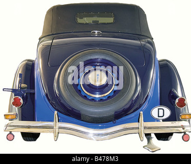 Ford 48 Club Cabriolet, États-Unis., Ford modèle 1936, 2 portes, 2 + 2 sièges (sièges auxiliaires), moteur 3620 ccm (221 pouces cubes), moteur V8 witz 90 PS (85 ch), 3 vitesses de changement manuel, système électrique d'origine de 6 volts. Deux coloris bleu/bleu foncé, capote noire, housses de sièges en cuir d'origine, radio câblée de 1948. Entièrement et professionnellement restauré avec des pièces d'origine exclusive (il existe toujours une bonne disponibilité des pièces de rechange pour ces modèles). Après la restauration, distance de 6800 km (4225 miles) - longue distance. Le document d'immatriculation du véhicule allemand et, Banque D'Images