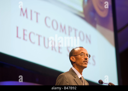 Le Président Paul Kagame du Rwanda a prononcé le Karl Taylor Compton Conférence sur 918 08 à l'Auditorium Kresge sur le Massachuset Banque D'Images