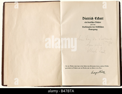 Adolf Hitler, Dietrich Eckart - Poète Allemand Franz Eher Verlag, Munich 1933. De la bibliothèque d'Adolf Hitler. Une copie de présentation de l'auteur, Albert Reich. Le dévouement de l'auteur dans sa propre main au crayon est sur la page d'accueil sous le titre 'Dietrich Eckart - ein deutscher Dichter und der Vorkämpfer der Völkischen Bewegung' (Dietrich Eckart - un poète allemand et pionnier du Mouvement nationaliste) 'Le jour de... au Führer - Albert Reich.' cuir lié édition de luxe avec estampage or et slipcase. À l'intérieur de l'ex-libris Adolf Hitler. Historique, histo, Banque D'Images