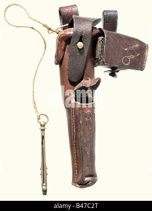 Étui pour revolver A/m (Colt), 1857. Cuir marron avec bords renforcés et sangle de fermeture. Cousue sur une pochette supplémentaire avec une boîte d'amorces en laiton (bascule de fermeture manquante). Pochette fixée sur le côté pour transporter la bouteille de rechange. Longueur 29 cm. Un équipement rare de la Marine royale prussienne en bon état. Historique, historique, XIXe siècle, prussien, Prussia, allemand, Allemagne, militarie, militaire, objet, objets, alambics, coupures, coupures, coupures, revolver, revolver, arme à feu, arme à feu, arme à feu, arme à feu, arme à feu, arme à feu, arme à feu, arme à feu, arme à feu, arme à feu, arme à feu, arme à feu, arme à feu, arme à main, main, main, Banque D'Images