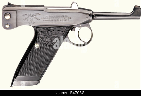 Pistolet autochargé Adler, calibre 7,25 mm Adler, no 1099. Alésage presque lumineux. Huit prises de vue. Épreuve marquée d'un « U » couronné. Marque de commerce sur le côté droit du logement de boulon plus le 'HZ' du vendeur: Adler-Waffenwerke Max Hermsdorff, Zella-St. Blasii. À côté de cette inscription marquée "Patent Haeussler / ADLERWAFENWERKE / Engelbrecht & Wolff". Un reconditionnement très prudent et une finition de qualité ne peuvent pas être remarqués. Preuves profondes et inscription clairement lisible. Petites pièces légèrement enduites. Panneaux de poignée en caoutchouc dur noir avec logo, partiellement réparés. Très bien, Banque D'Images