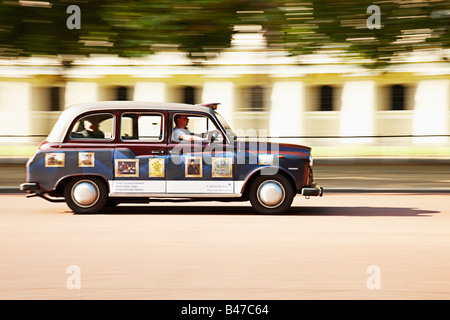 London Taxi noir, le Mall, Londres. UK Banque D'Images