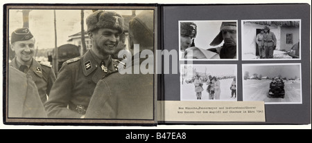 Max Wünsche - un album photo avec 95 photographies privées uniques de ses lieux de service dans la seconde Guerre mondiale avec de nombreuses autographes., Photos de la région de Charkow 1943, Wünsche avec Max Hansen et 'Panzermeyer', lors d'une cérémonie de remise des médailles, avec Sepp Dietrich, le lauréat de la Croix de Chevalier Theodor Wisch, Fritz Witt, Fritz Rentrop, Hans Reimling, Hermann Dahlke, Otto Petersen, Vincenz Kaiser, chars de bataille "Tiger", colonne de véhicules amphibies dans la neige, formation devant les chars en camouflage d'hiver. Grèce 1941: Panzermeyer, avec Sepp Dietrich et le maréchal de campagne v, Banque D'Images