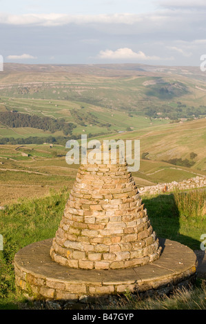 Objectifs du Millénaire pour le marqueur Boundry Paroisse Muker Yorkshire Dales National Park Banque D'Images