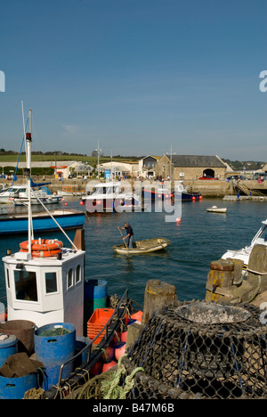 Les bateaux de pêche et de plaisance dans la région de West Bay Harbor, Bridport, Dorset, England, UK Banque D'Images