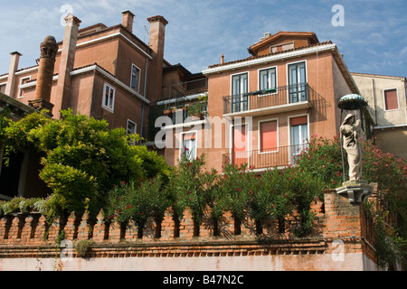 Maisons sur le Rio della Fornace Dorsoduro Venice Italie Banque D'Images