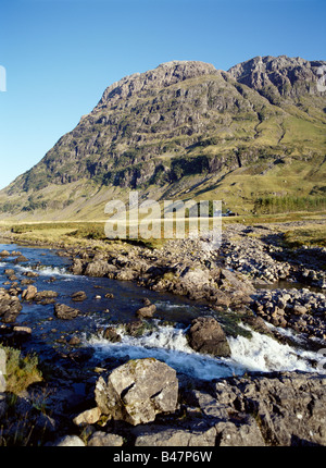 Dh River Coe GLENCOE ARGYLL Trois Sœurs montagnes cascade qui coule douce rapids ecosse robuste Banque D'Images
