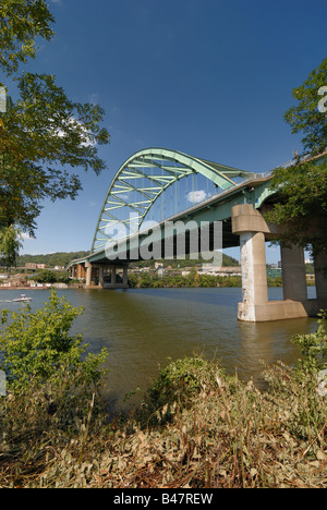 La rivière Monongahela au Birmingham pont, côté sud, Pittsburgh, Pennsylvanie Banque D'Images