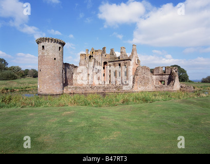 Château de caerlaverock dh Triangle douves du château de CAERLAVEROCK DUMFRIES fossé défensif tour tour ronde Mudrochs Banque D'Images