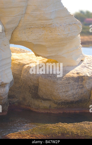 Israël Rosh Hanikra chef de la grotte est une formation géologique située sur la côte de la Mer Méditerranée Banque D'Images